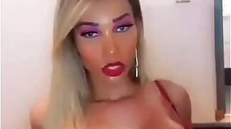 Who is she ?? Travesti shemale laura